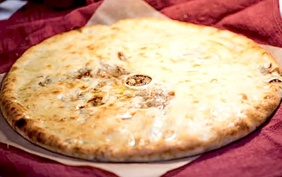 Национальный осетинский пирог с фасолью и специями