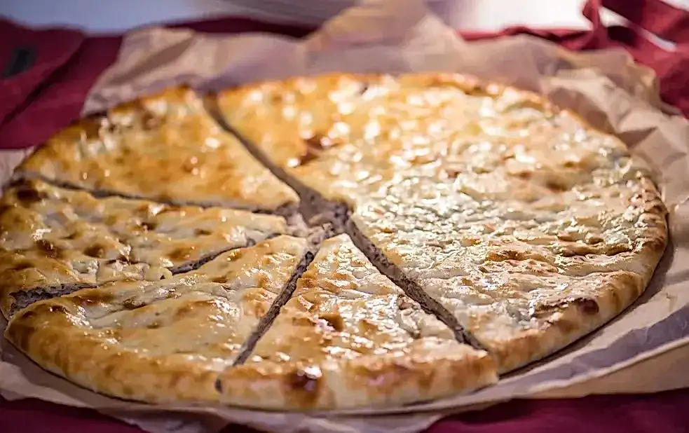 Пирог с начинкой из капусты и мяса